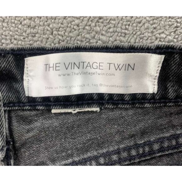 The Vintage Twin Levis Denim 512 Shorts Women 26 Black Cutoff Frayed Hem Zip Fly - Picture 7 of 9